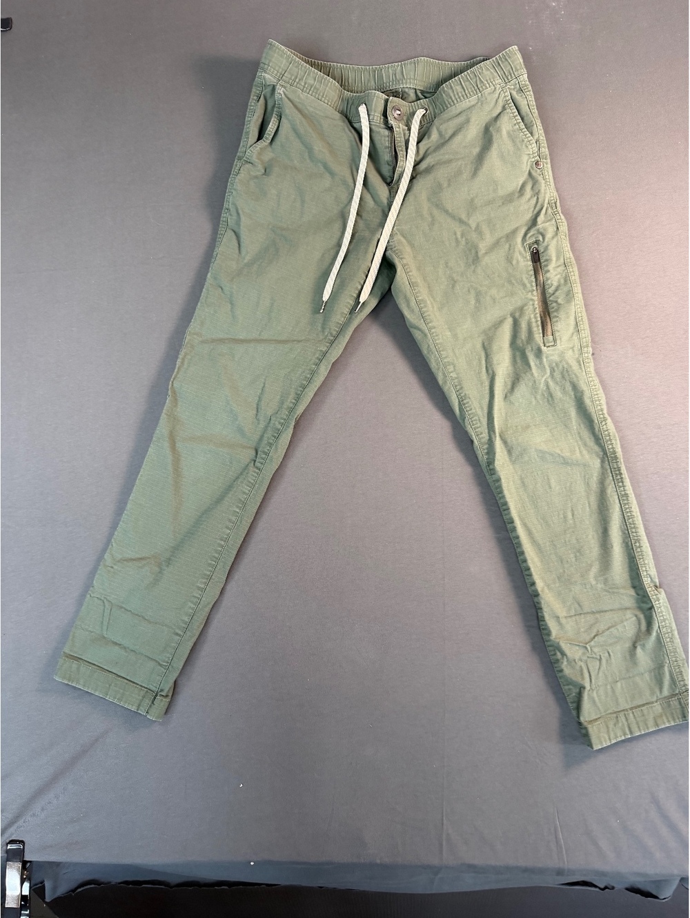 Vuori Green Casual Drawstring Pants with Zipper Pocket, Size Medium